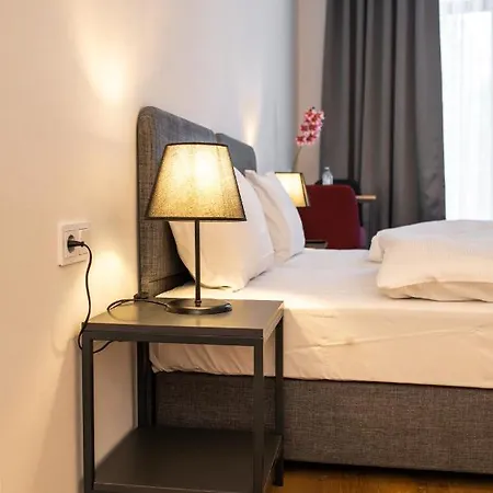 Hotel Om *